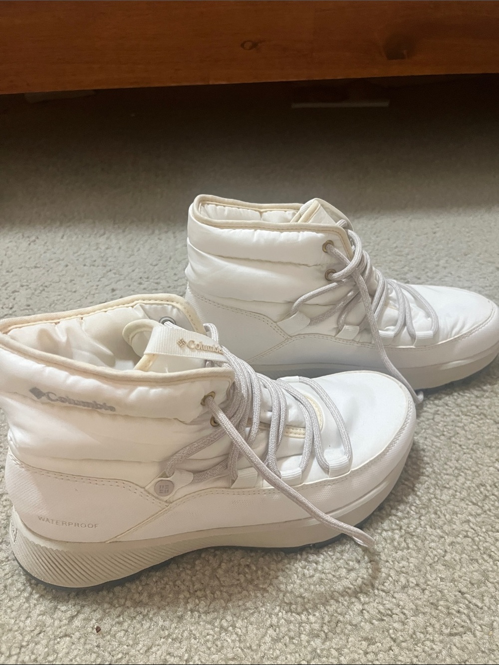 Columbia Women’s Slopeside Village Omni-Heat Mid Winter Boot - Size 8